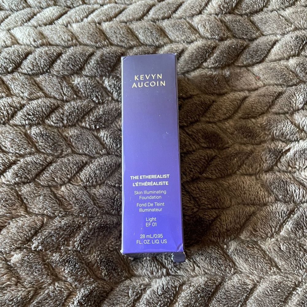 Kevyn Aucoin Etherealist Foundation in Light EF 01